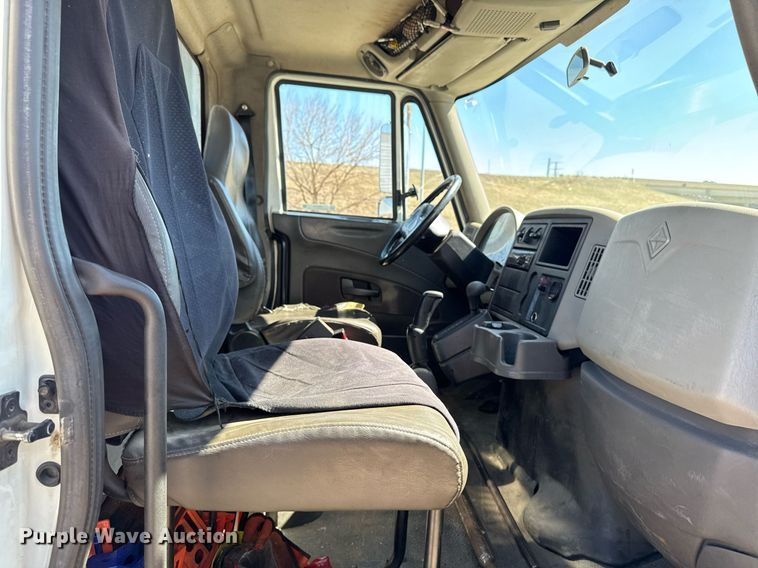 image for item EM3706 2017 International 4300SBA LP  flatbed truck