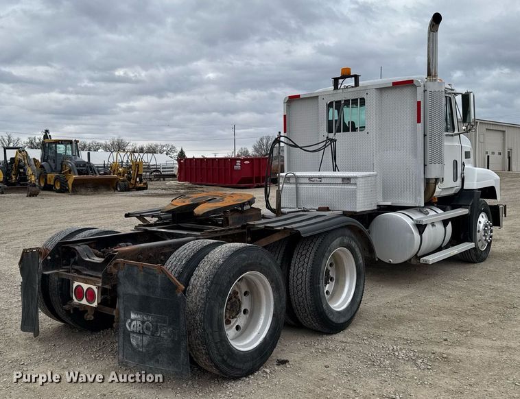 image for item EM3710 1994 Mack CH613 semi truck