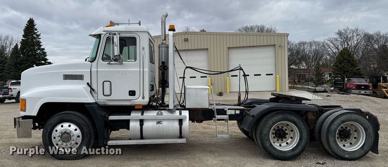 image for item EM3710 1994 Mack CH613 semi truck