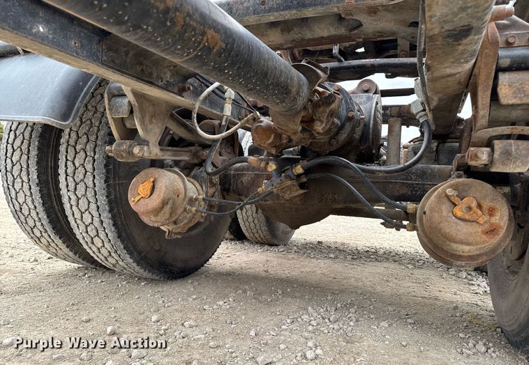 image for item EM3710 1994 Mack CH613 semi truck