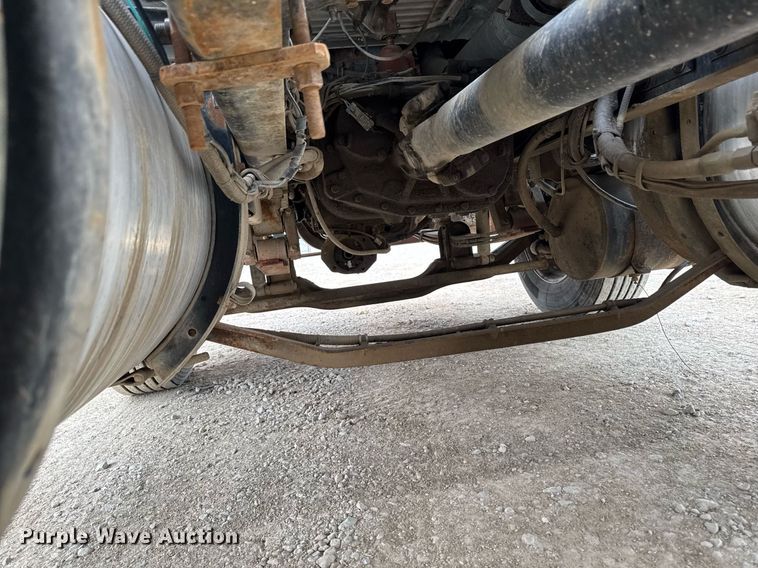 image for item EM3710 1994 Mack CH613 semi truck