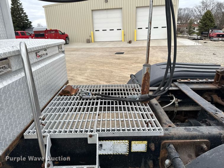 image for item EM3710 1994 Mack CH613 semi truck