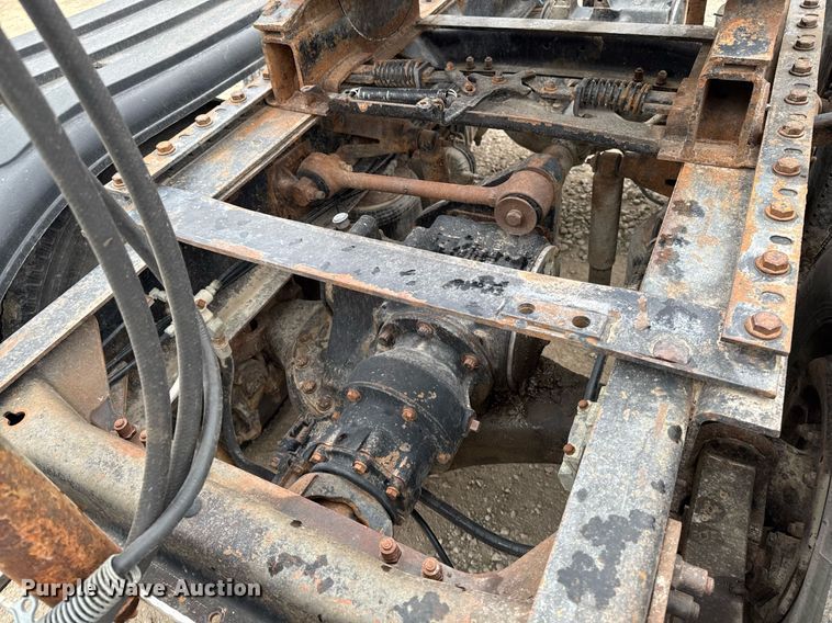 image for item EM3710 1994 Mack CH613 semi truck