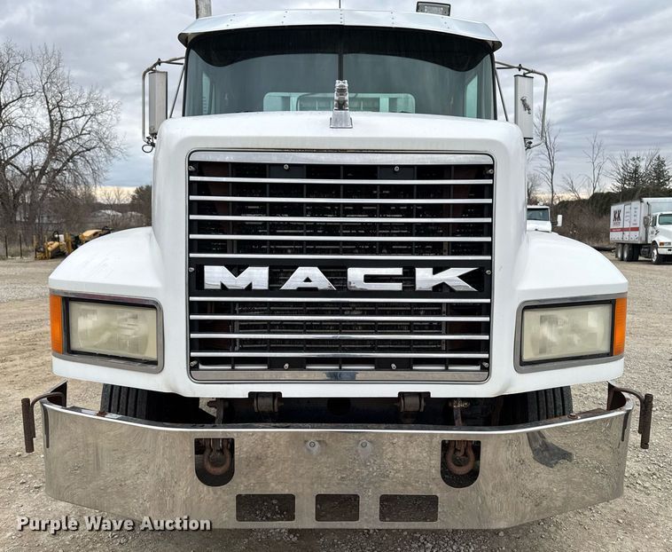 image for item EM3710 1994 Mack CH613 semi truck