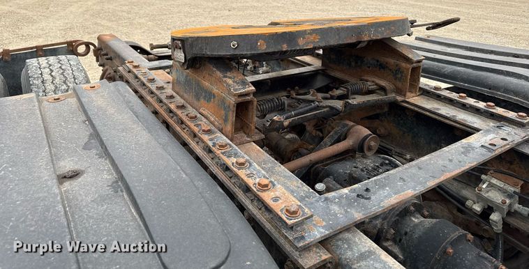 image for item EM3710 1994 Mack CH613 semi truck