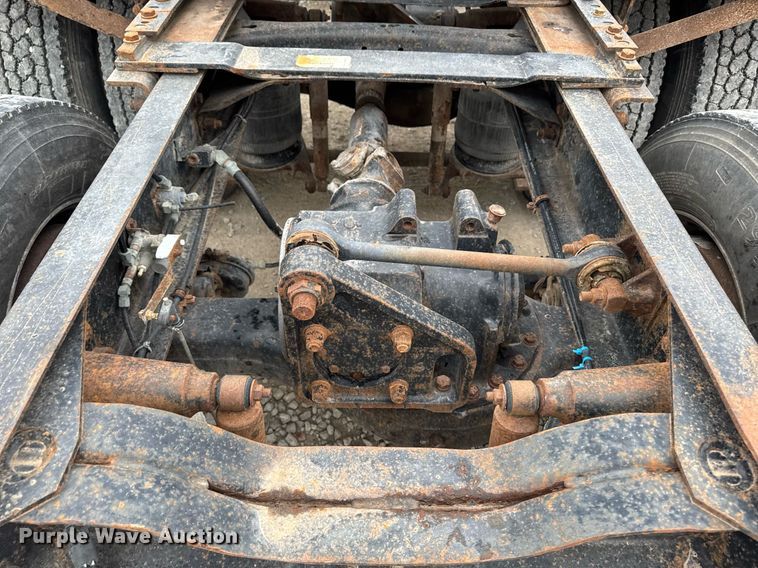 image for item EM3710 1994 Mack CH613 semi truck