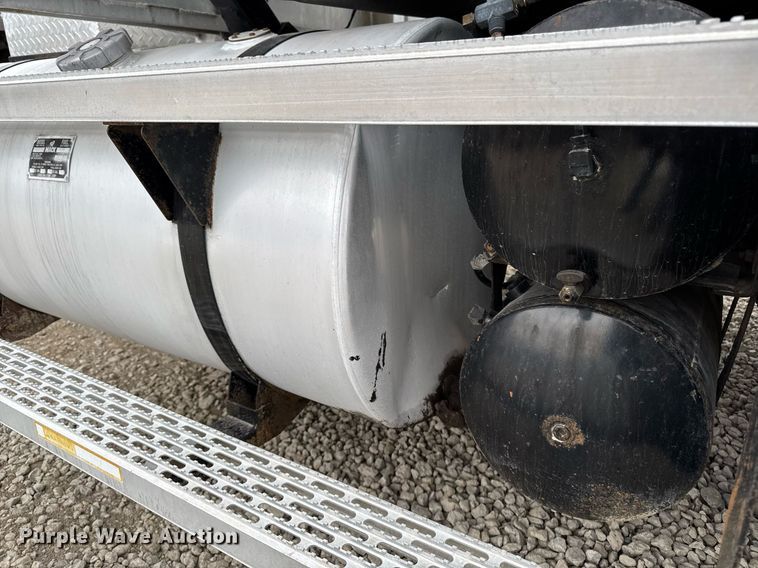 image for item EM3710 1994 Mack CH613 semi truck