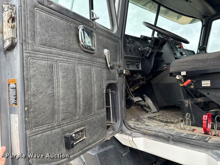 image for item EM3710 1994 Mack CH613 semi truck