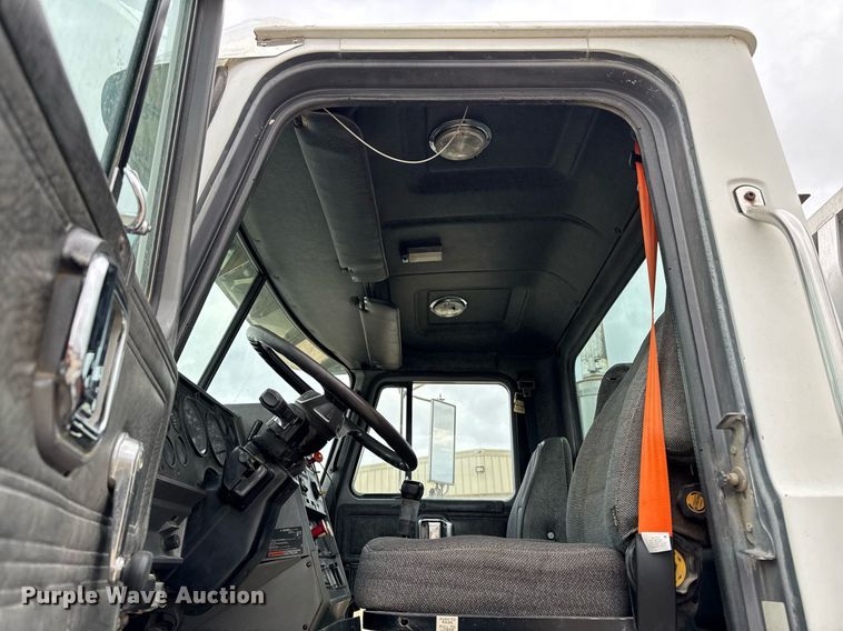 image for item EM3710 1994 Mack CH613 semi truck