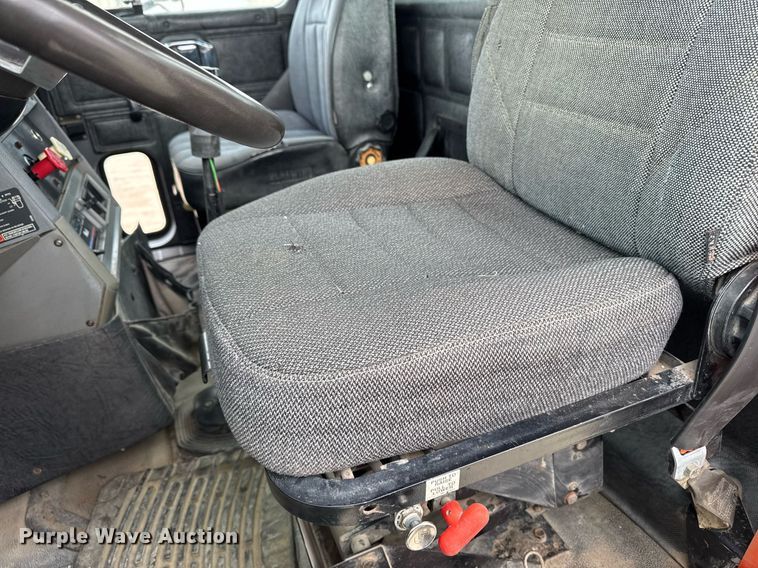 image for item EM3710 1994 Mack CH613 semi truck