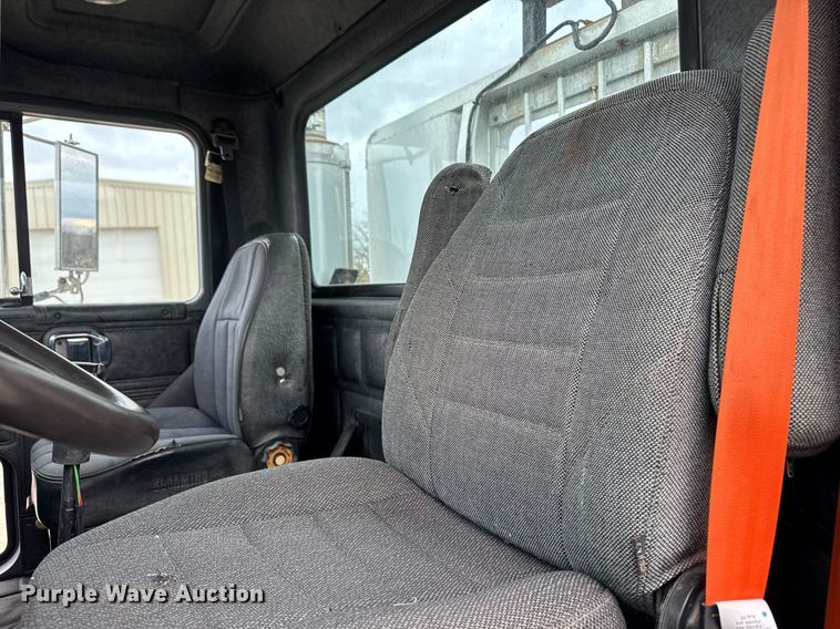 image for item EM3710 1994 Mack CH613 semi truck