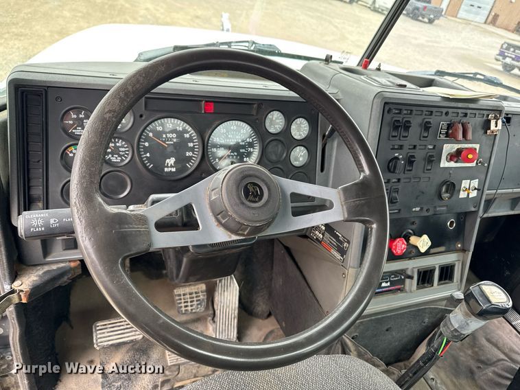 image for item EM3710 1994 Mack CH613 semi truck