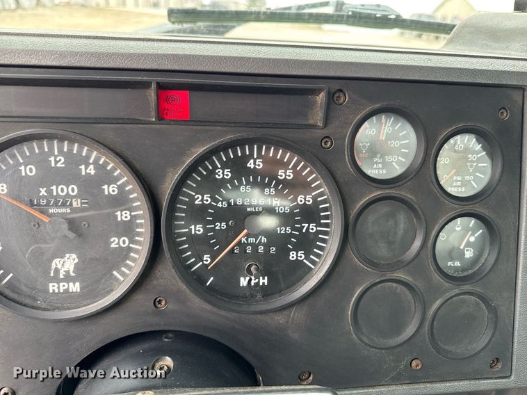 image for item EM3710 1994 Mack CH613 semi truck