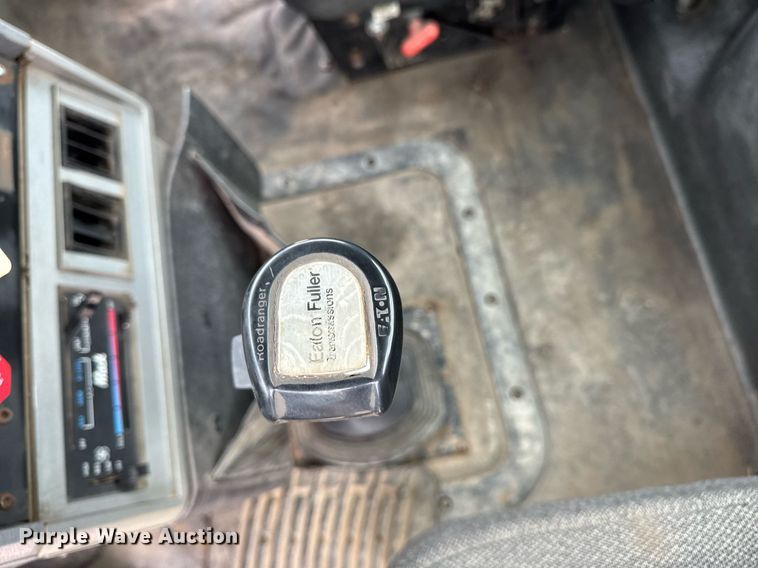 image for item EM3710 1994 Mack CH613 semi truck