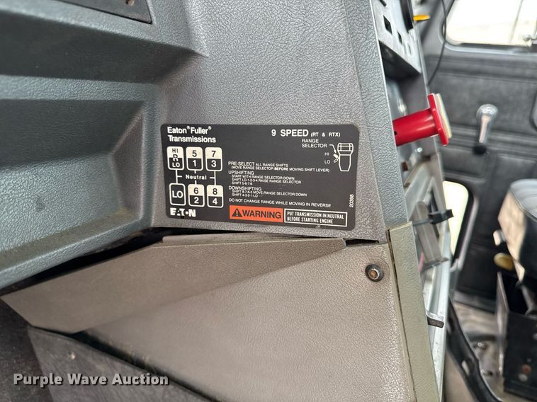 image for item EM3710 1994 Mack CH613 semi truck