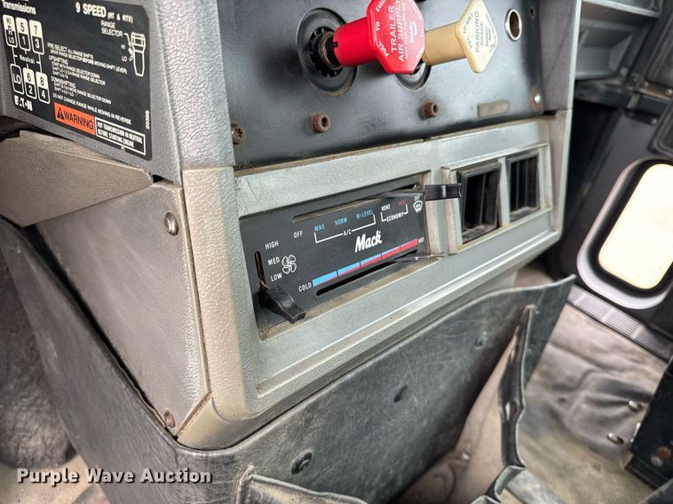 image for item EM3710 1994 Mack CH613 semi truck