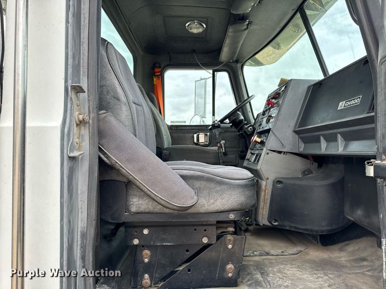 image for item EM3710 1994 Mack CH613 semi truck