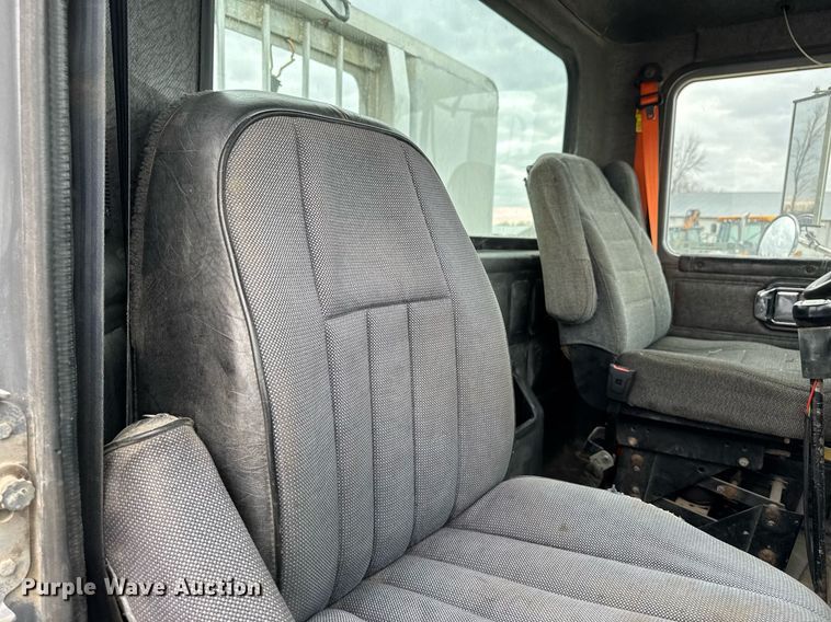 image for item EM3710 1994 Mack CH613 semi truck