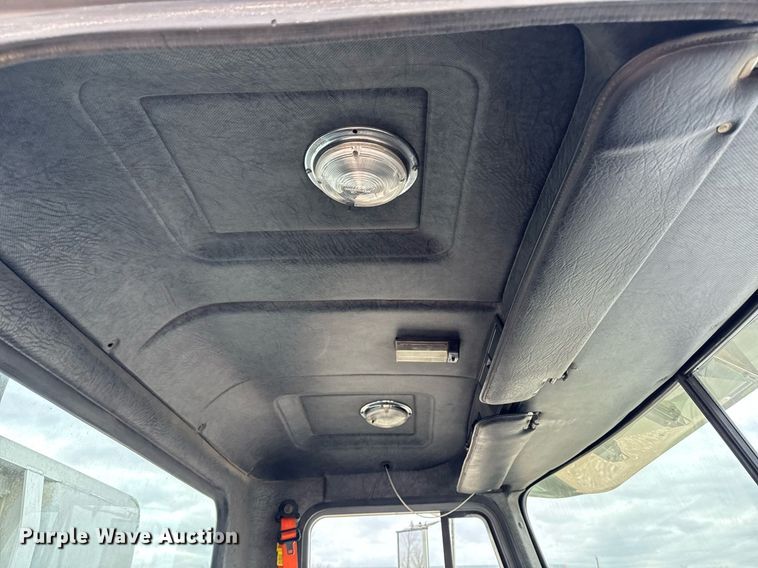 image for item EM3710 1994 Mack CH613 semi truck