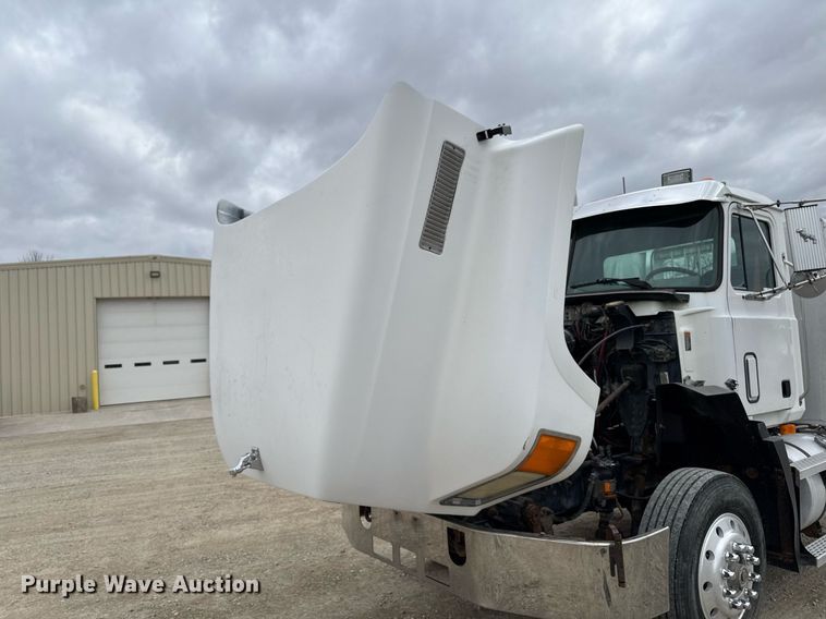 image for item EM3710 1994 Mack CH613 semi truck