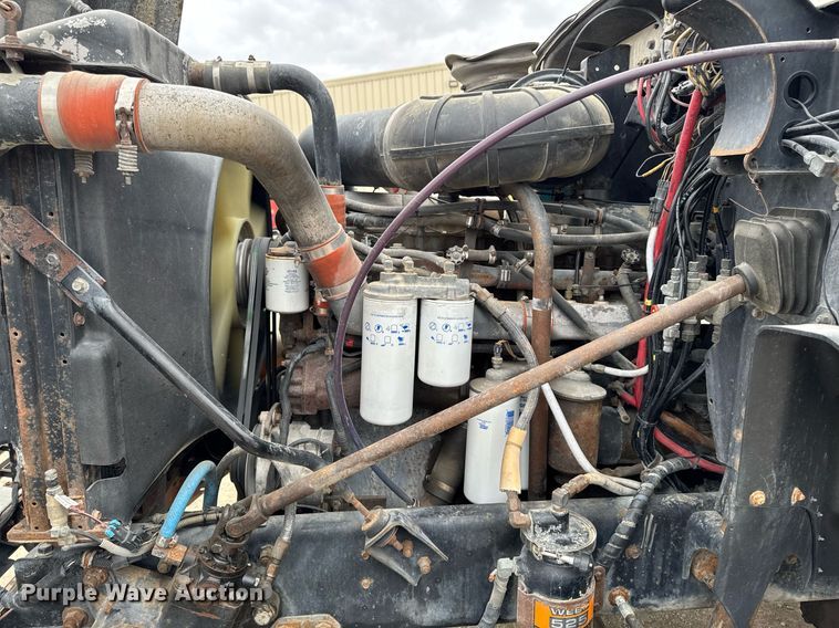 image for item EM3710 1994 Mack CH613 semi truck