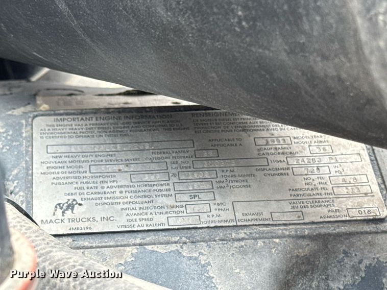 image for item EM3710 1994 Mack CH613 semi truck