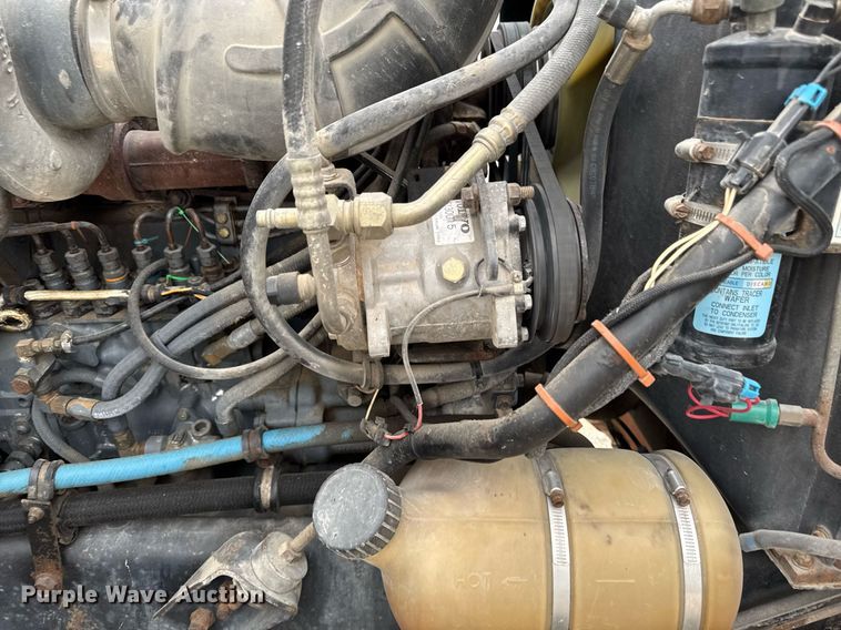 image for item EM3710 1994 Mack CH613 semi truck