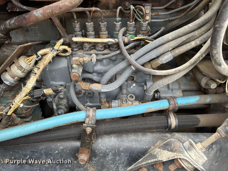 image for item EM3710 1994 Mack CH613 semi truck