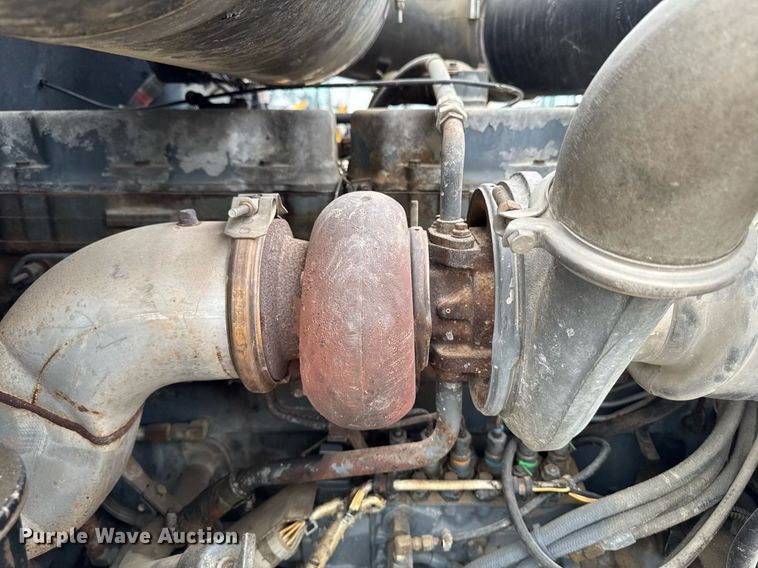 image for item EM3710 1994 Mack CH613 semi truck