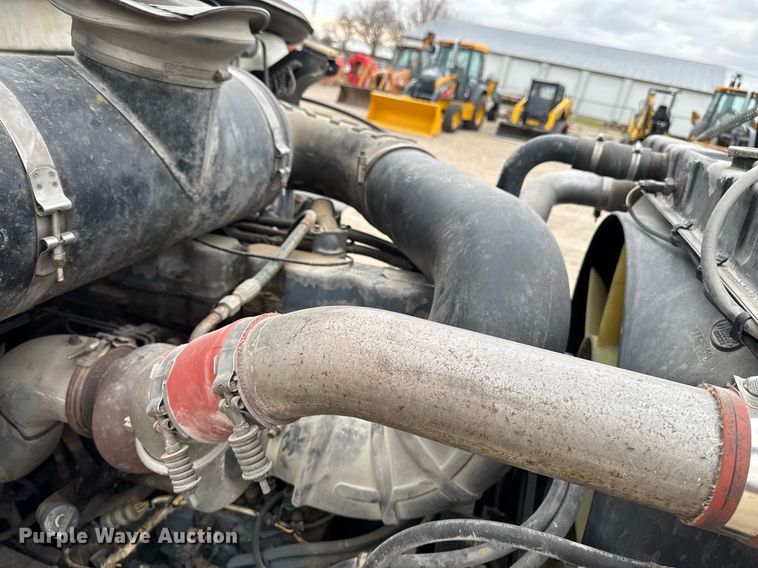 image for item EM3710 1994 Mack CH613 semi truck