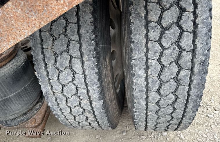 image for item EM3710 1994 Mack CH613 semi truck