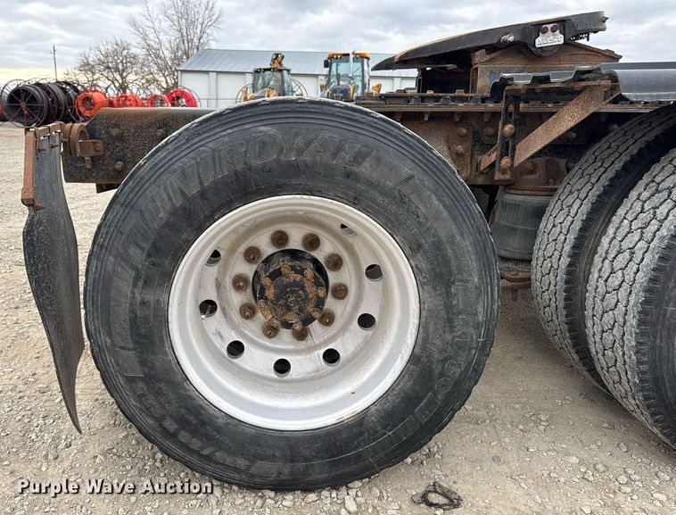 image for item EM3710 1994 Mack CH613 semi truck