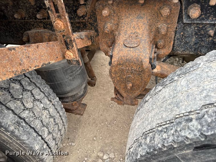 image for item EM3710 1994 Mack CH613 semi truck