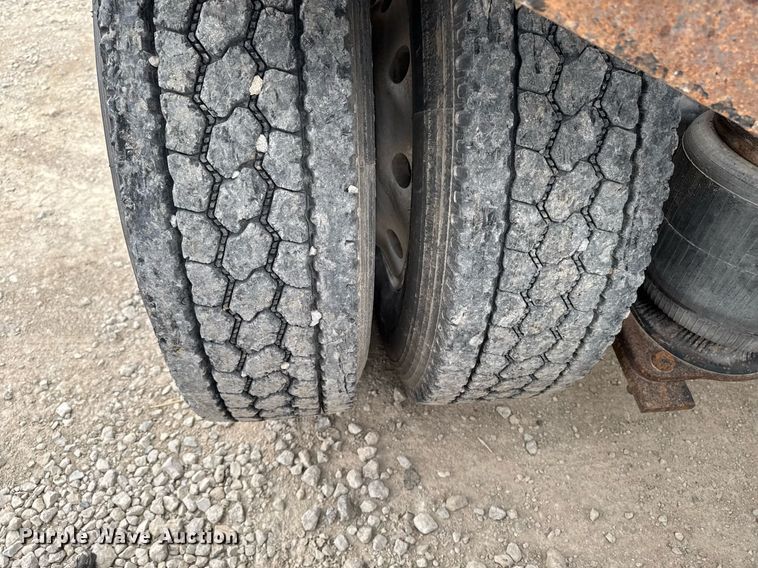 image for item EM3710 1994 Mack CH613 semi truck