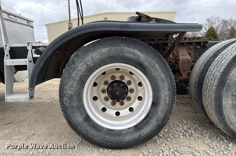 image for item EM3710 1994 Mack CH613 semi truck