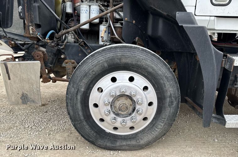 image for item EM3710 1994 Mack CH613 semi truck