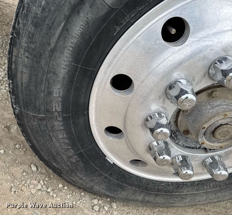 image for item EM3710 1994 Mack CH613 semi truck