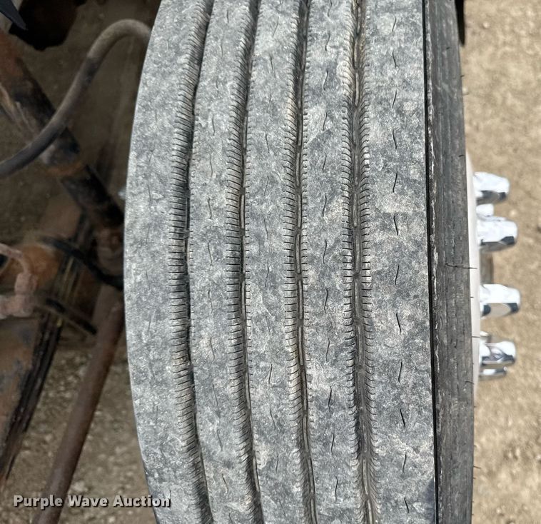 image for item EM3710 1994 Mack CH613 semi truck