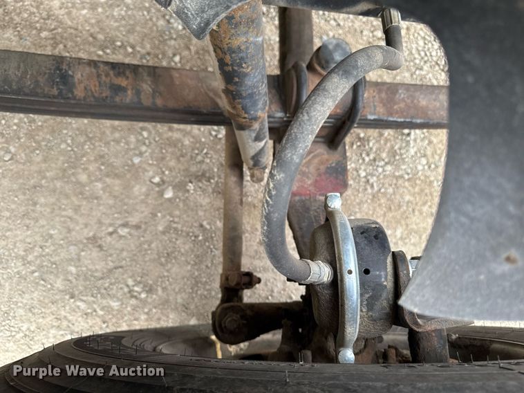 image for item EM3710 1994 Mack CH613 semi truck