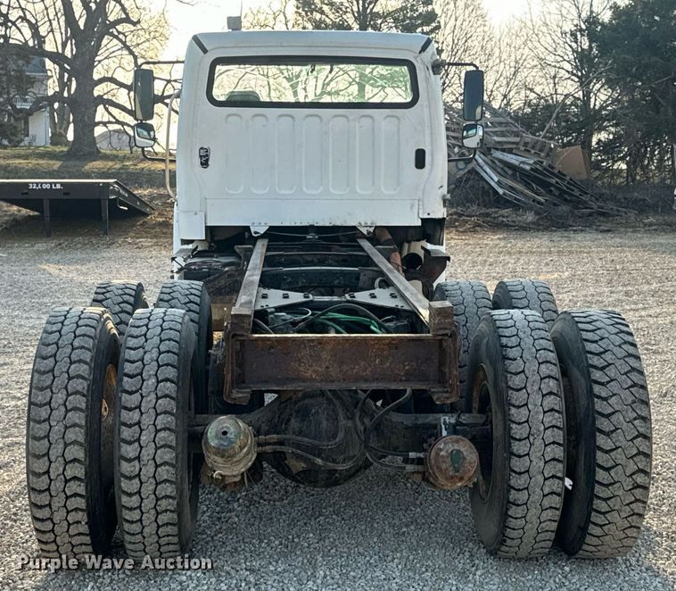 image for item EN5202 2005 Freightliner Business Class M2 truck cab and chassis