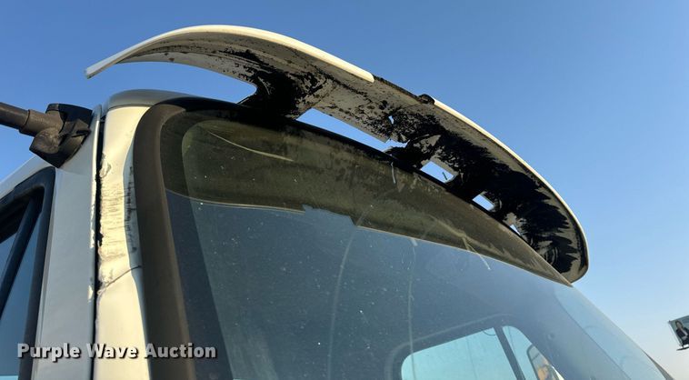 image for item EN5202 2005 Freightliner Business Class M2 truck cab and chassis