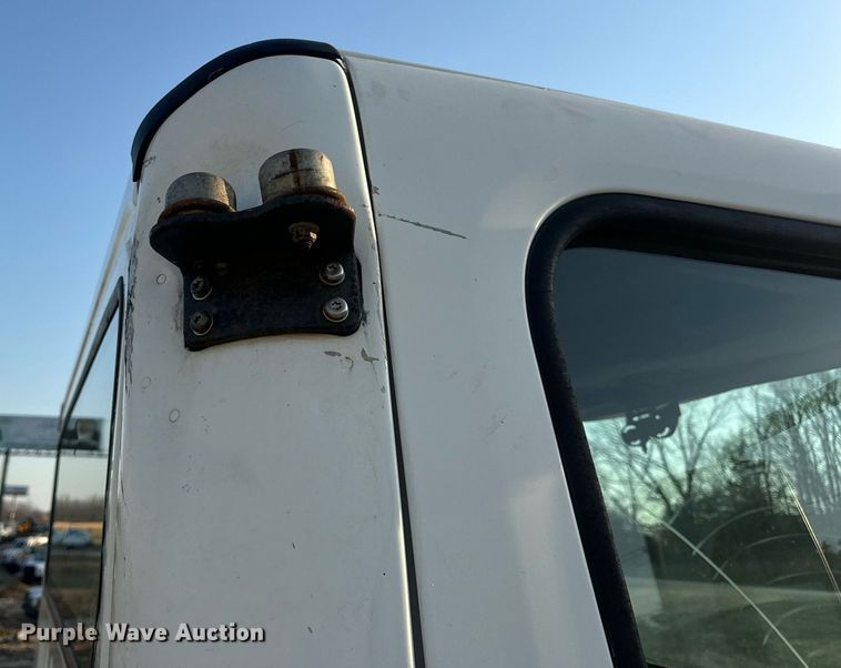 image for item EN5202 2005 Freightliner Business Class M2 truck cab and chassis