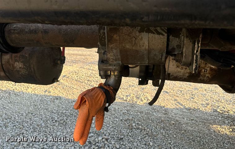 image for item EN5202 2005 Freightliner Business Class M2 truck cab and chassis