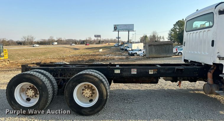 image for item EN5202 2005 Freightliner Business Class M2 truck cab and chassis