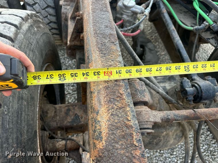 image for item EN5202 2005 Freightliner Business Class M2 truck cab and chassis