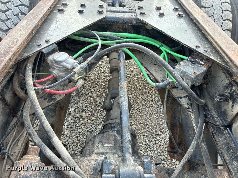 image for item EN5202 2005 Freightliner Business Class M2 truck cab and chassis