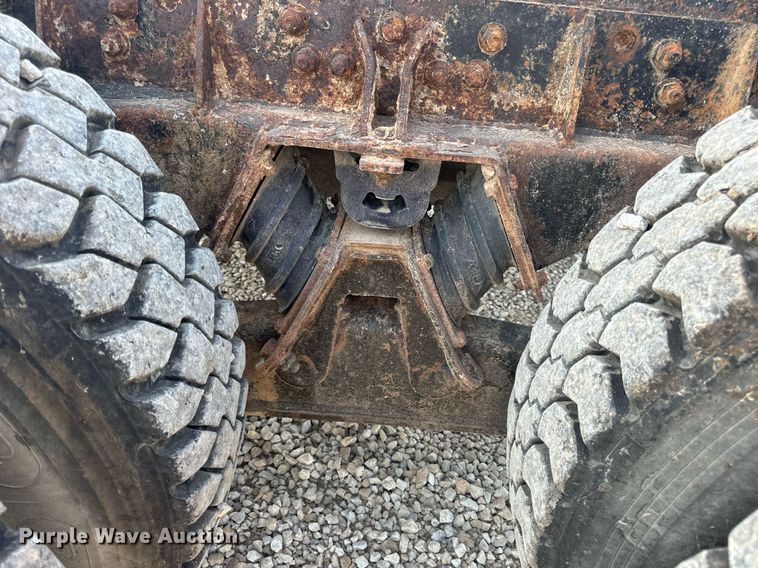 image for item EN5202 2005 Freightliner Business Class M2 truck cab and chassis