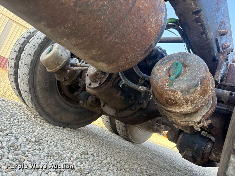 image for item EN5202 2005 Freightliner Business Class M2 truck cab and chassis