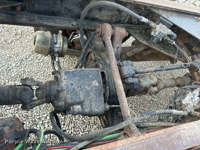 image for item EN5202 2005 Freightliner Business Class M2 truck cab and chassis