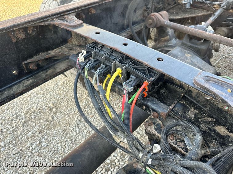 image for item EN5202 2005 Freightliner Business Class M2 truck cab and chassis